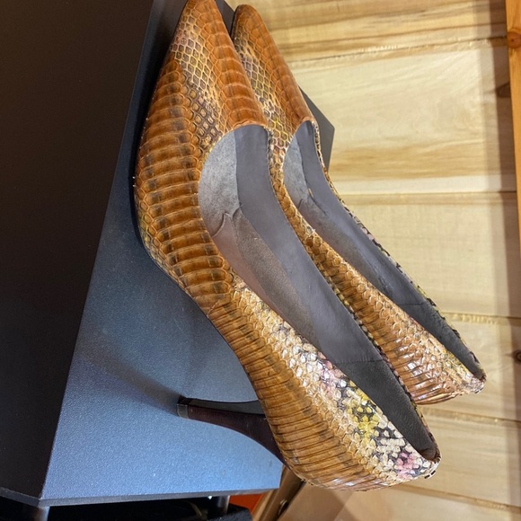 Sexy Kenneth Cole leather Heels size 6 worn once - Picture 2 of 6